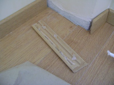 paste_silicone_to_skirting_board2.JPG